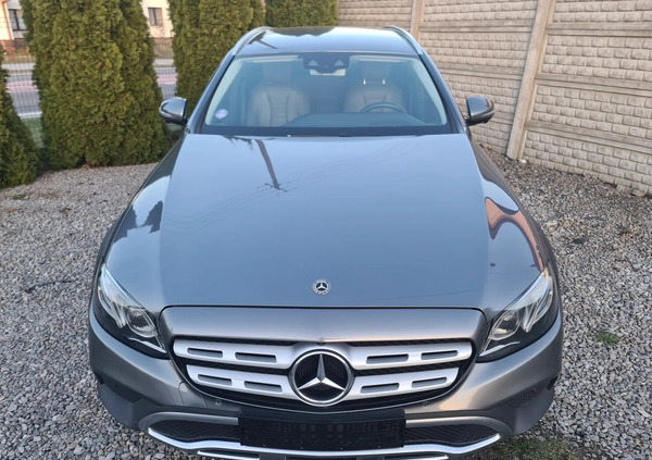 Mercedes-Benz Klasa E cena 138000 przebieg: 150000, rok produkcji 2018 z Pabianice małe 781